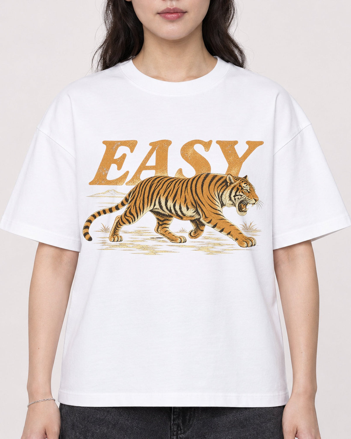 Mockup Boxy Heavyweight Tee White female close-up 03