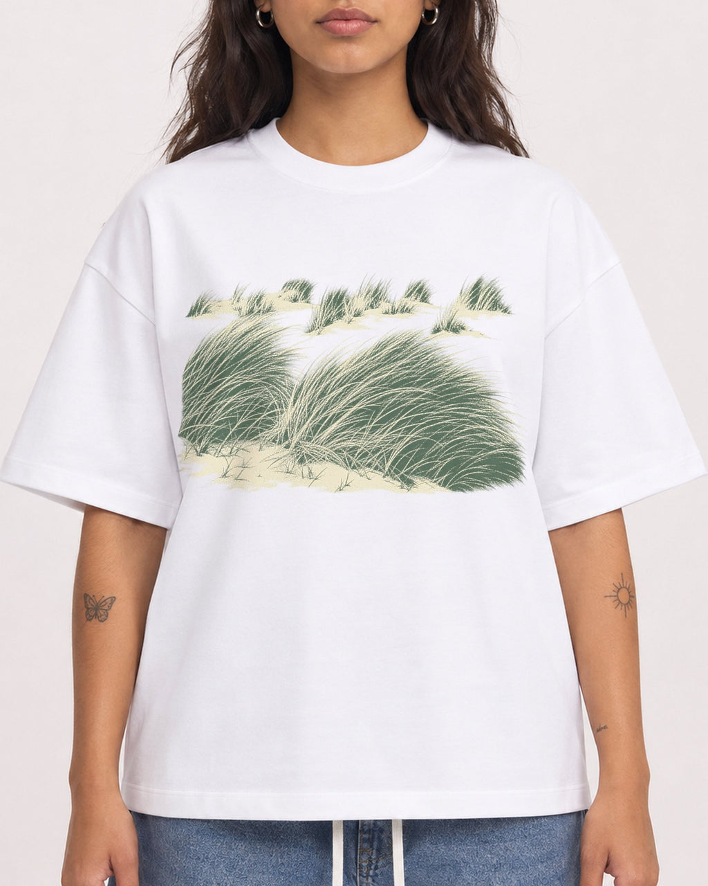 Mockup Boxy Heavyweight Tee White female close-up 06
