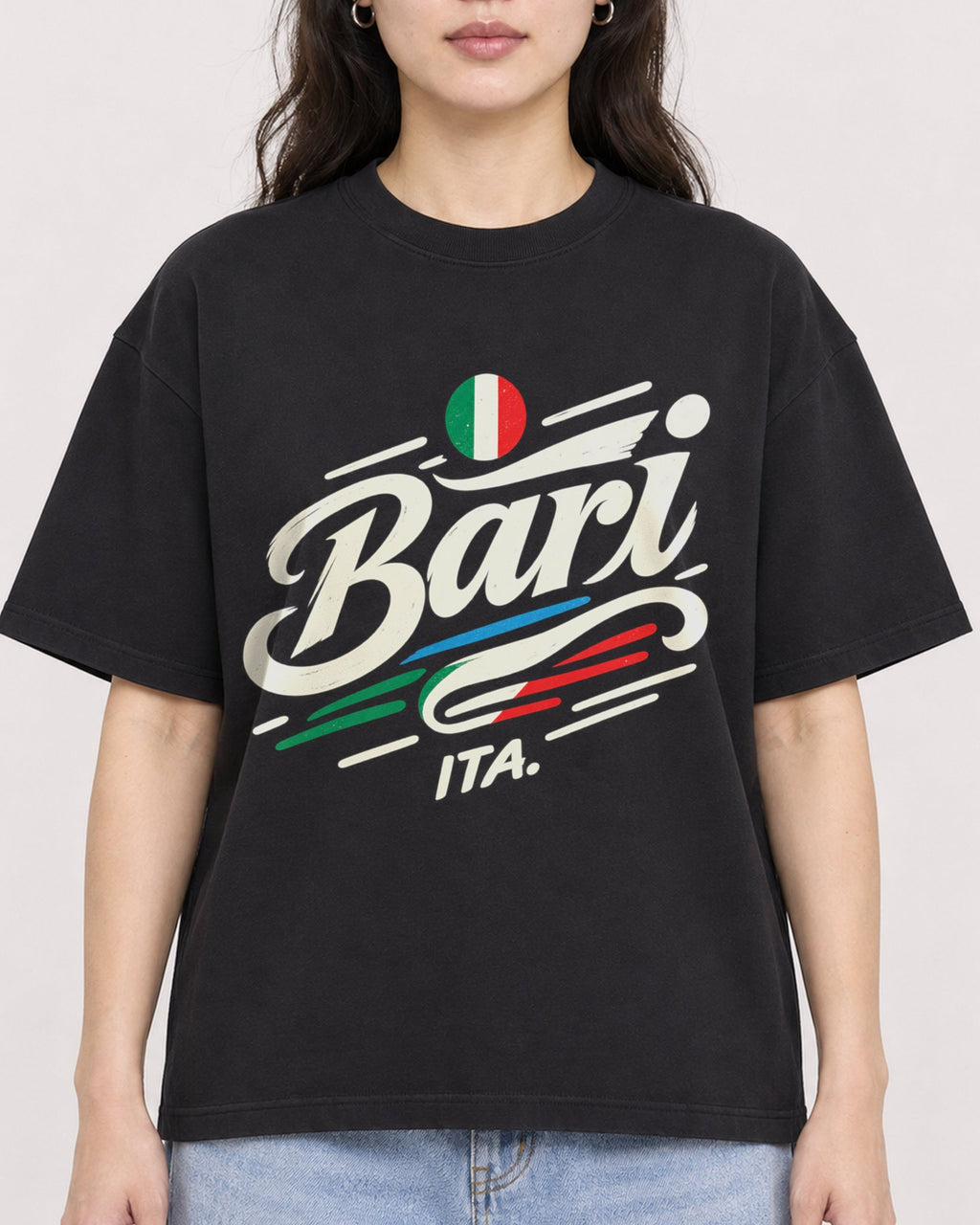 Mockup Boxy Heavyweight Tee Black female close-up 03