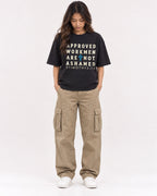 Mockup Boxy Heavyweight Tee Black female full-body 02