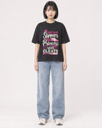 Mockup Boxy Heavyweight Tee Black female full-body 11