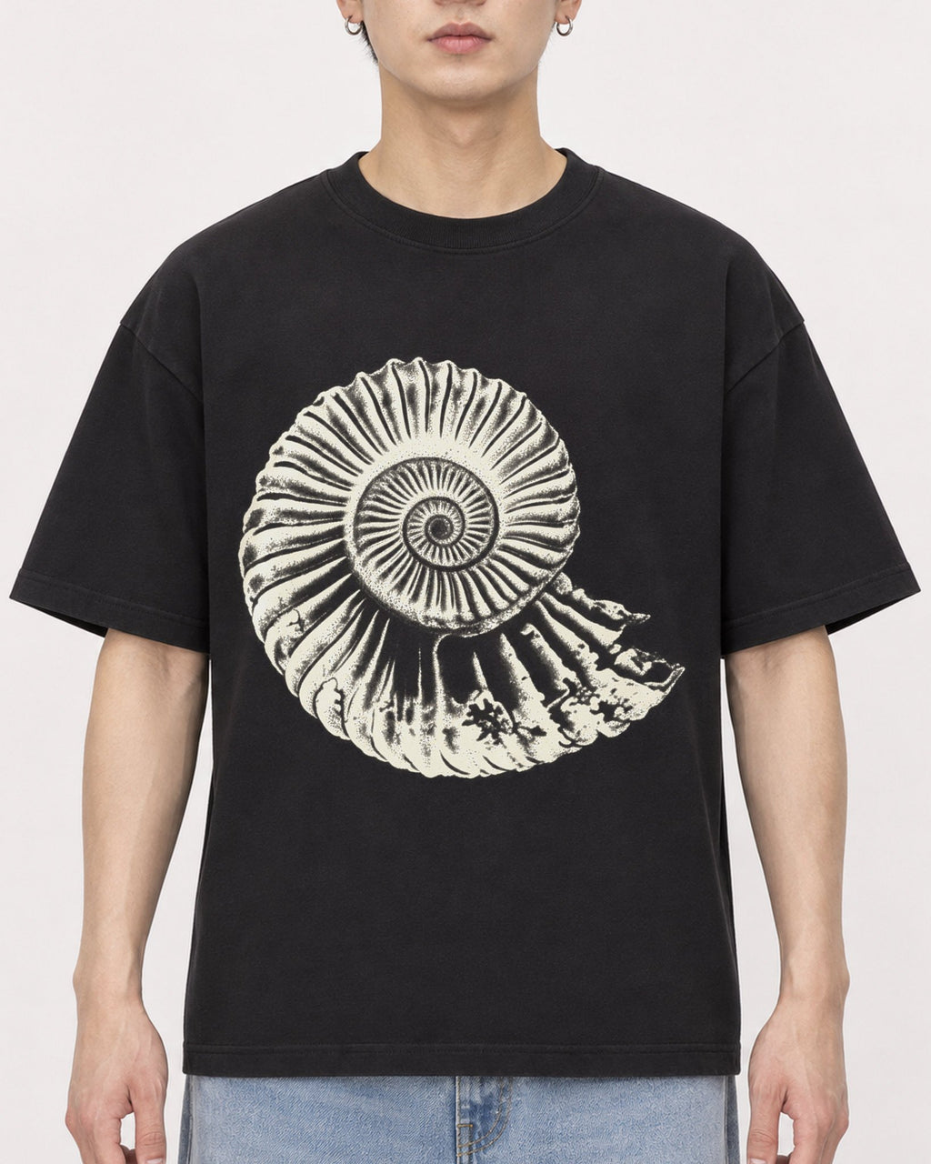 Mockup Boxy Heavyweight Tee Black male close-up 01