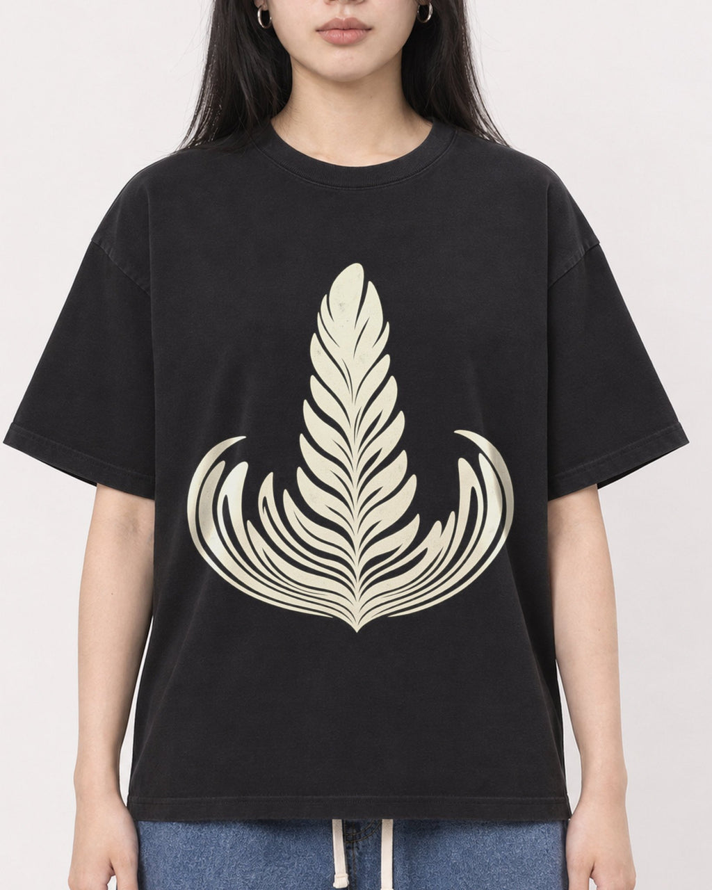 Mockup Boxy Heavyweight Tee Black female close-up 01