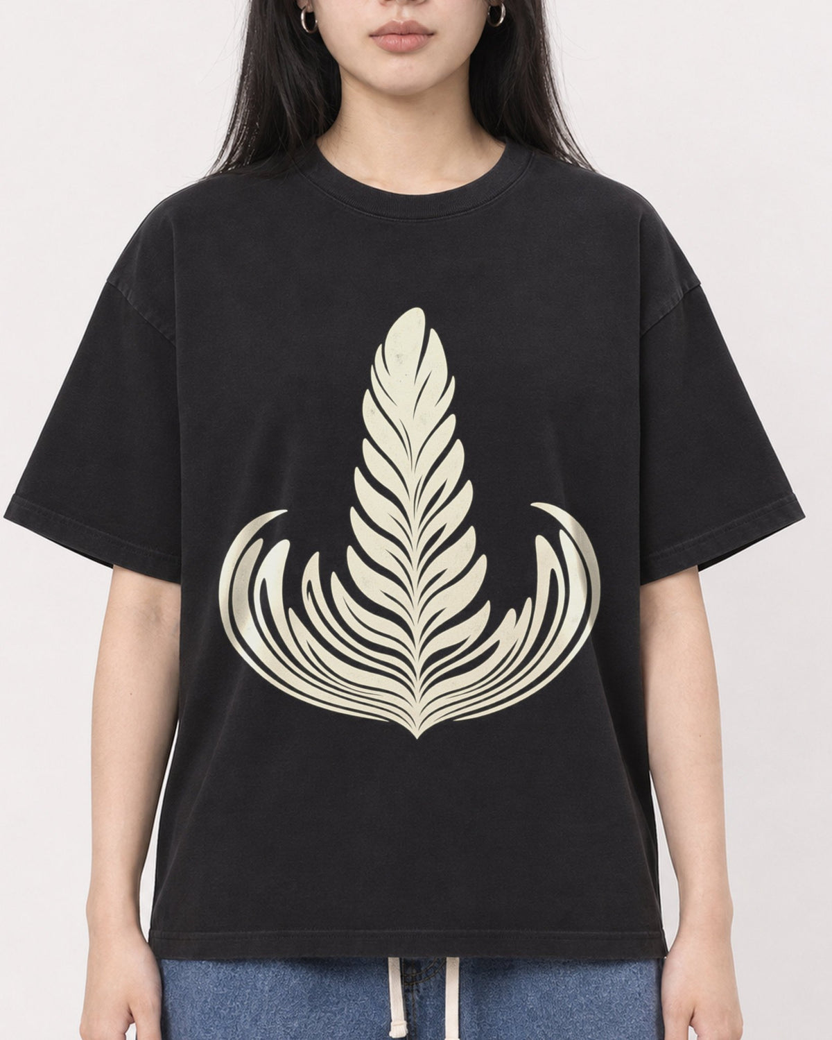 Mockup Boxy Heavyweight Tee Black female close-up 01