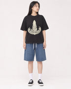 Mockup Boxy Heavyweight Tee Black female full-body 01