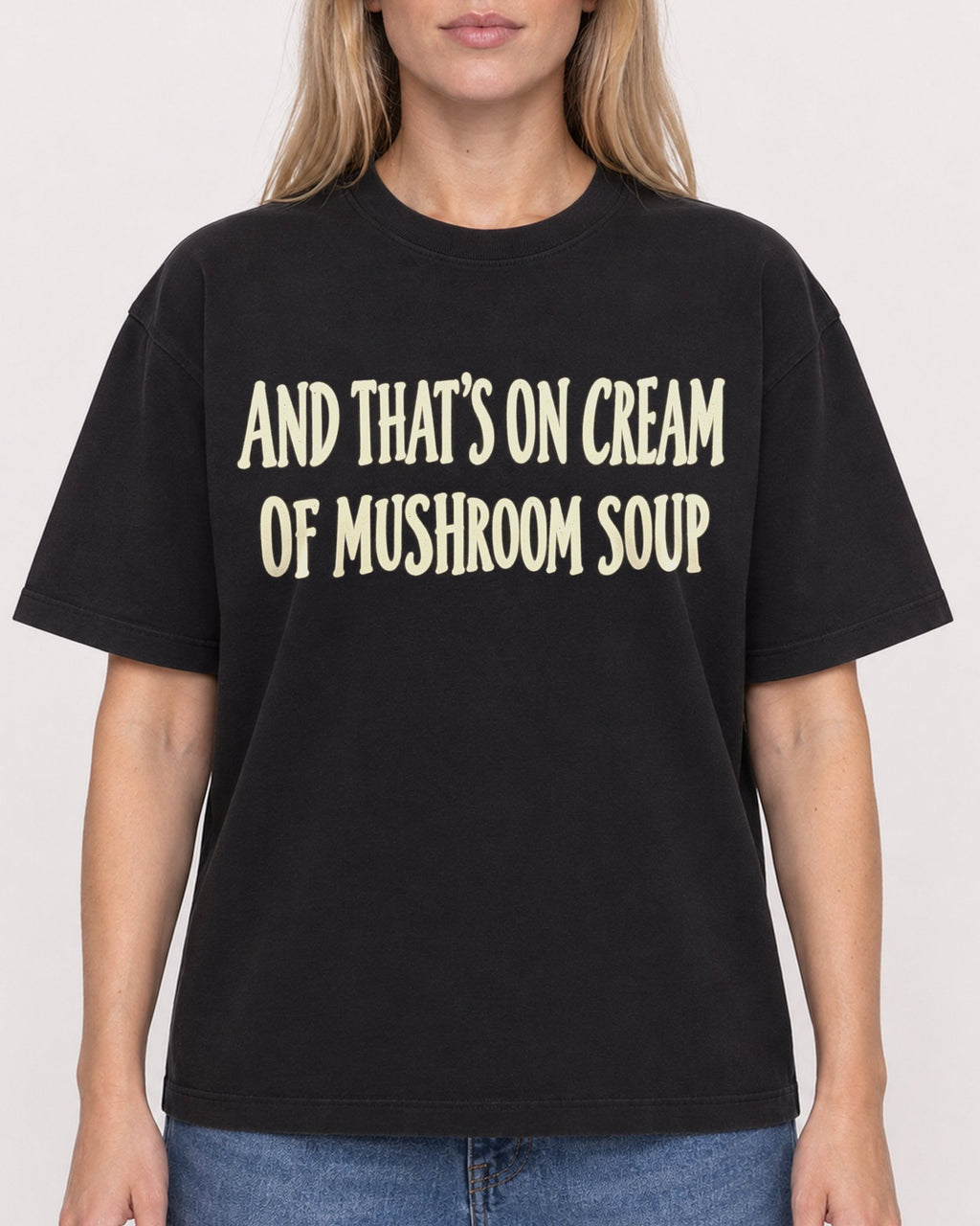 Mockup Boxy Heavyweight Tee Black female close-up 08