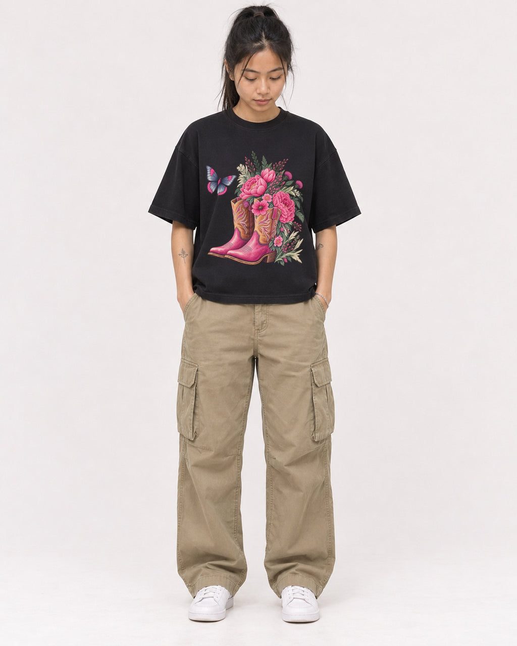 Mockup Boxy Heavyweight Tee Black female full-body 42