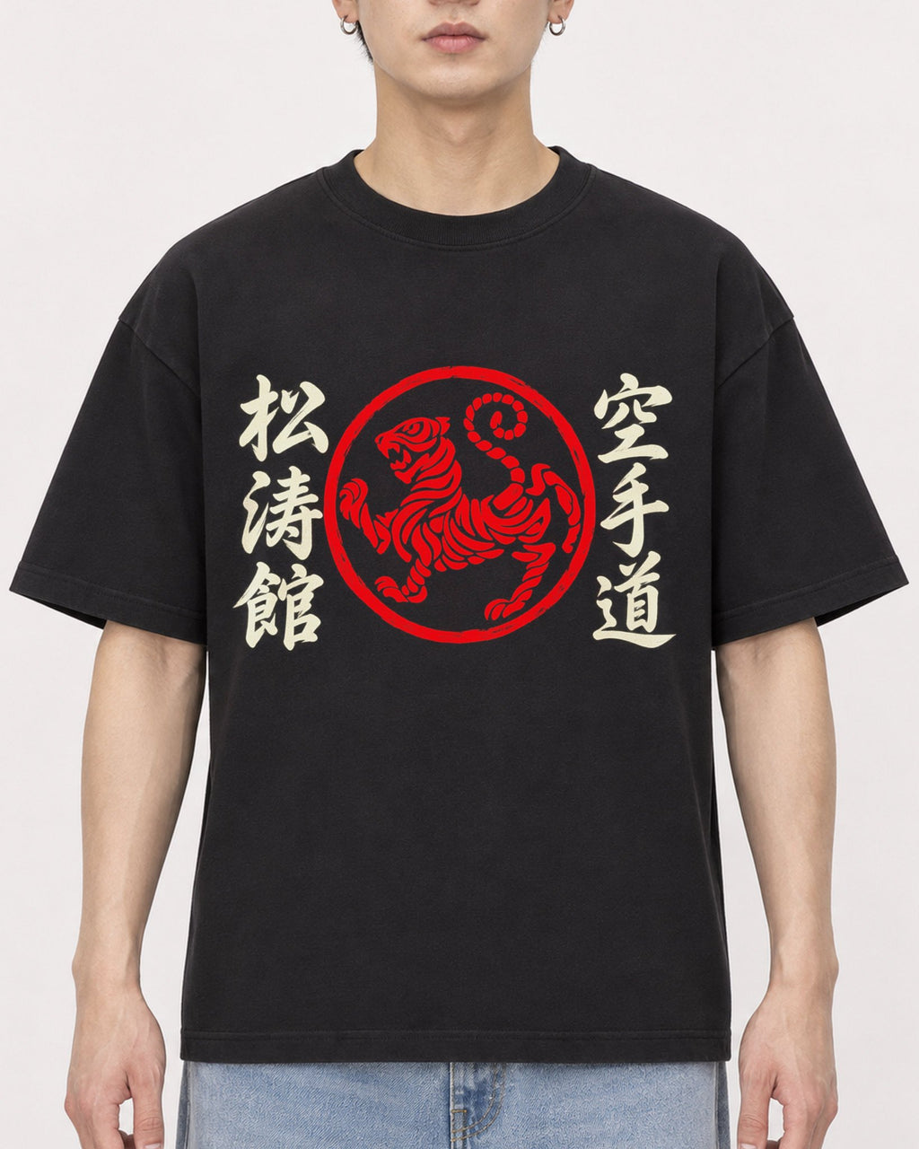 Mockup Boxy Heavyweight Tee Black male close-up 01