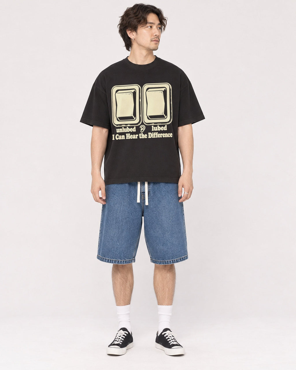 Mockup Boxy Heavyweight Tee Black male full-body 03