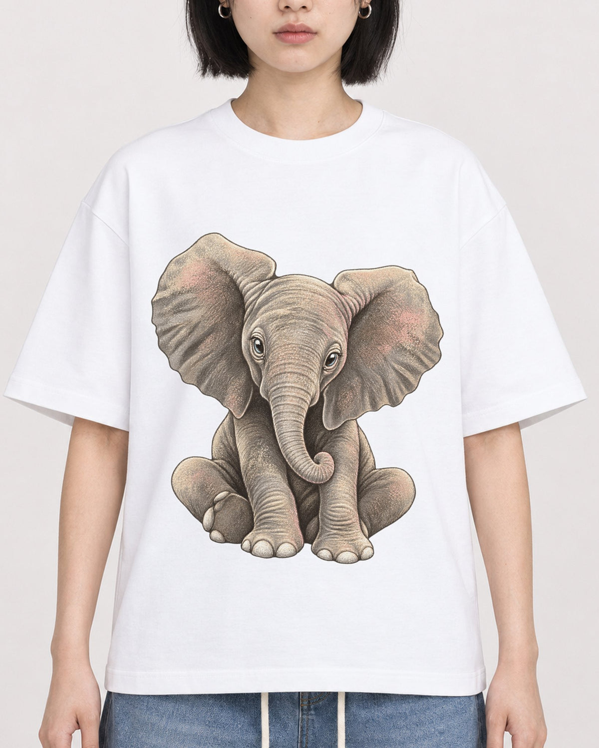 Mockup Boxy Heavyweight Tee White female close-up 11