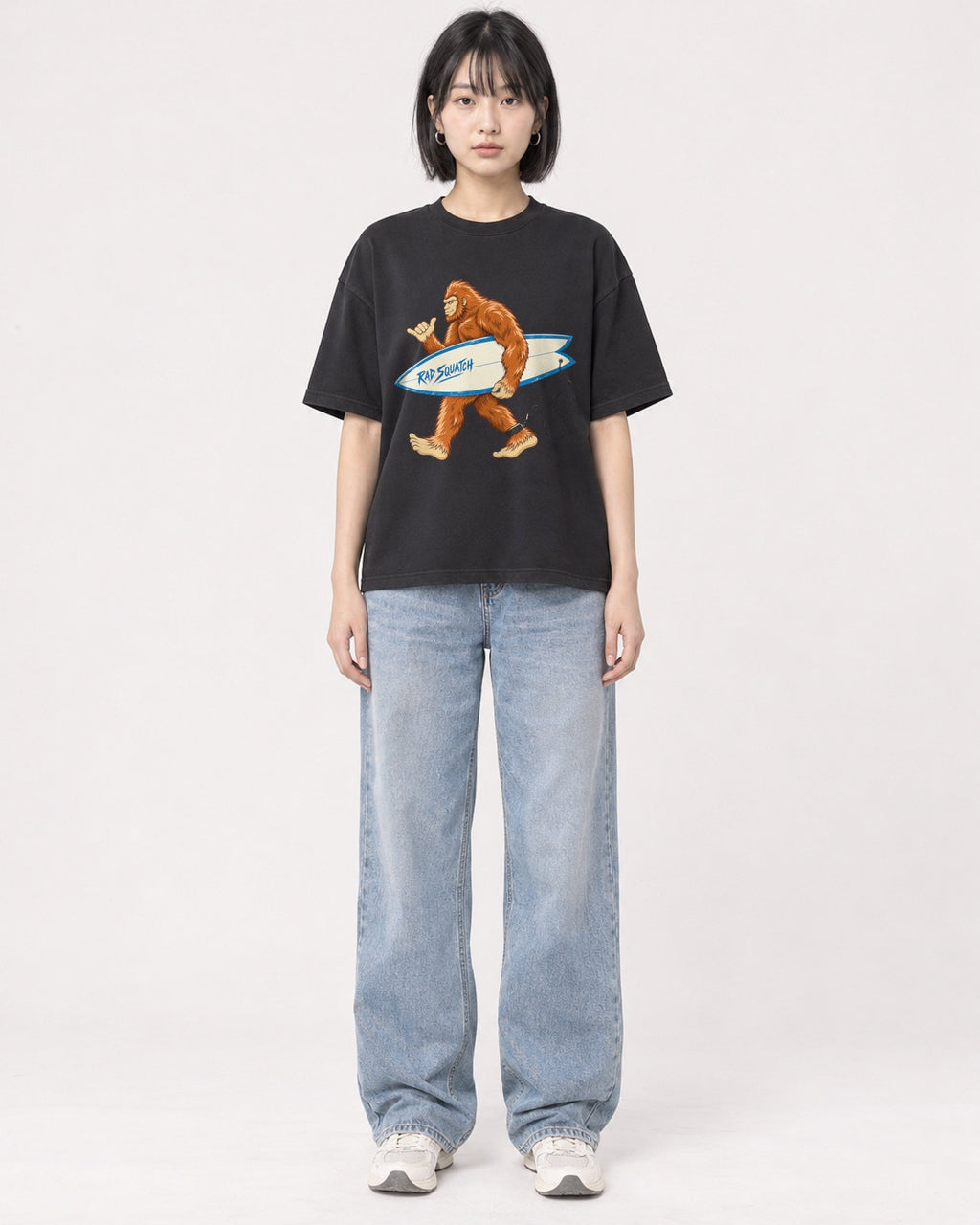 Mockup Boxy Heavyweight Tee Black female full-body 11