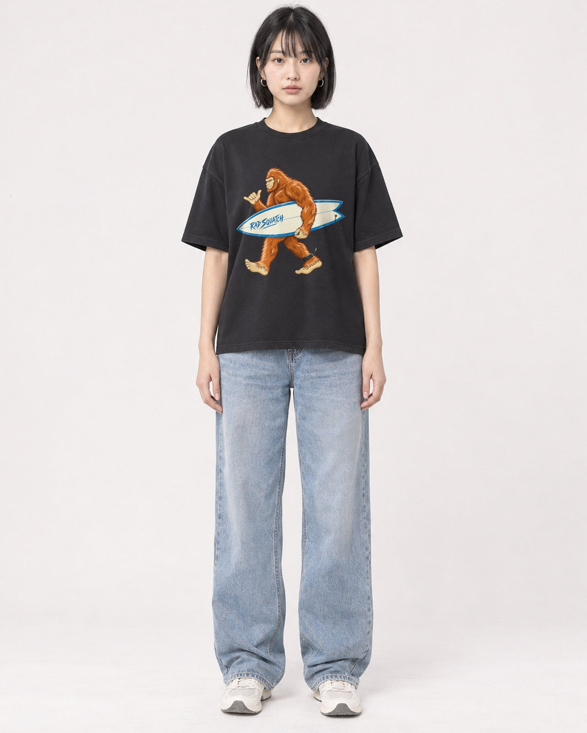 Mockup Boxy Heavyweight Tee Black female full-body 11