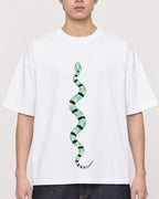 Mockup Boxy Heavyweight Tee White male close-up 01