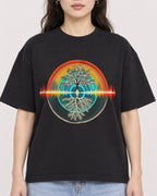 Mockup Boxy Heavyweight Tee Black female close-up 03