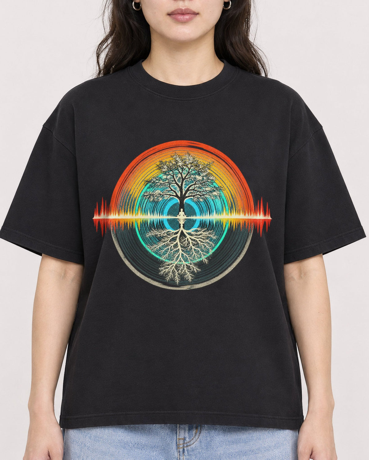 Mockup Boxy Heavyweight Tee Black female close-up 03