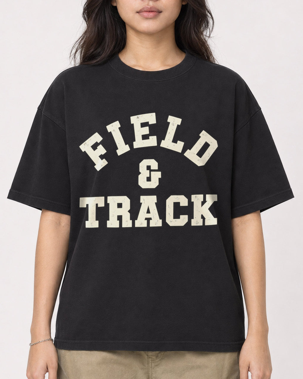 Mockup Boxy Heavyweight Tee Black female close-up 02