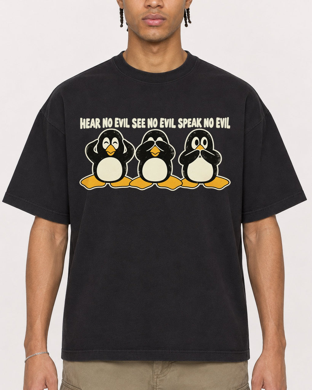 Mockup Boxy Heavyweight Tee Black male close-up 40