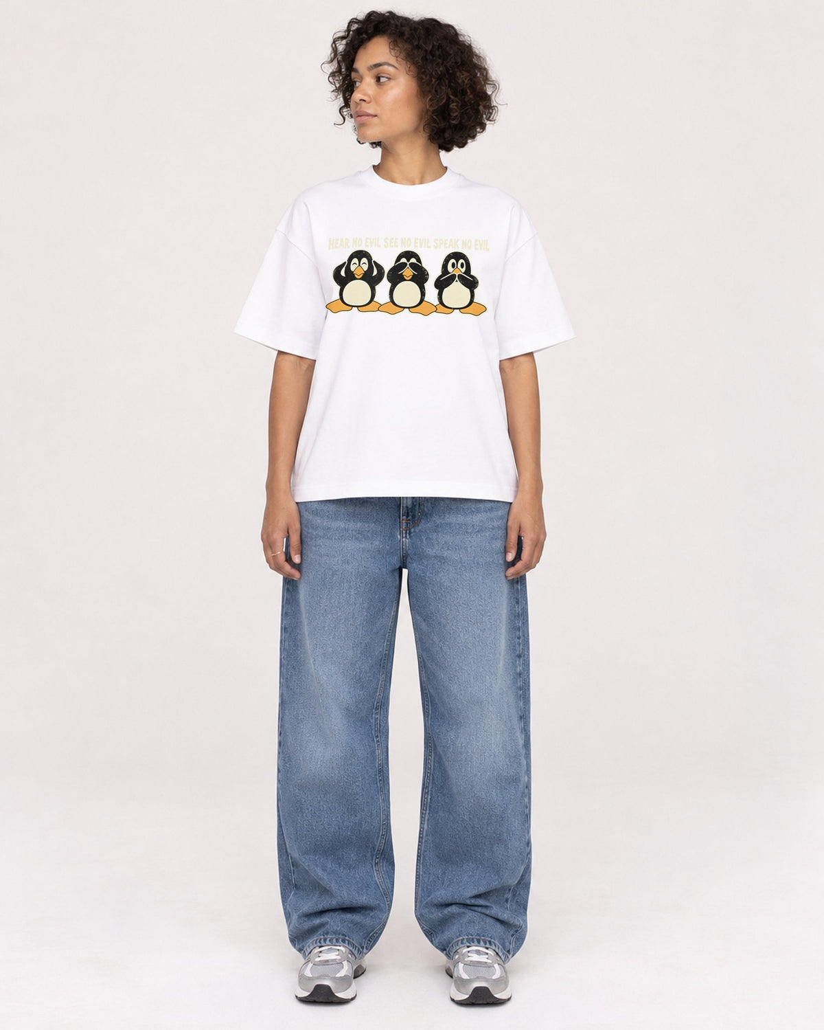 Mockup Boxy Heavyweight Tee White female full-body 40