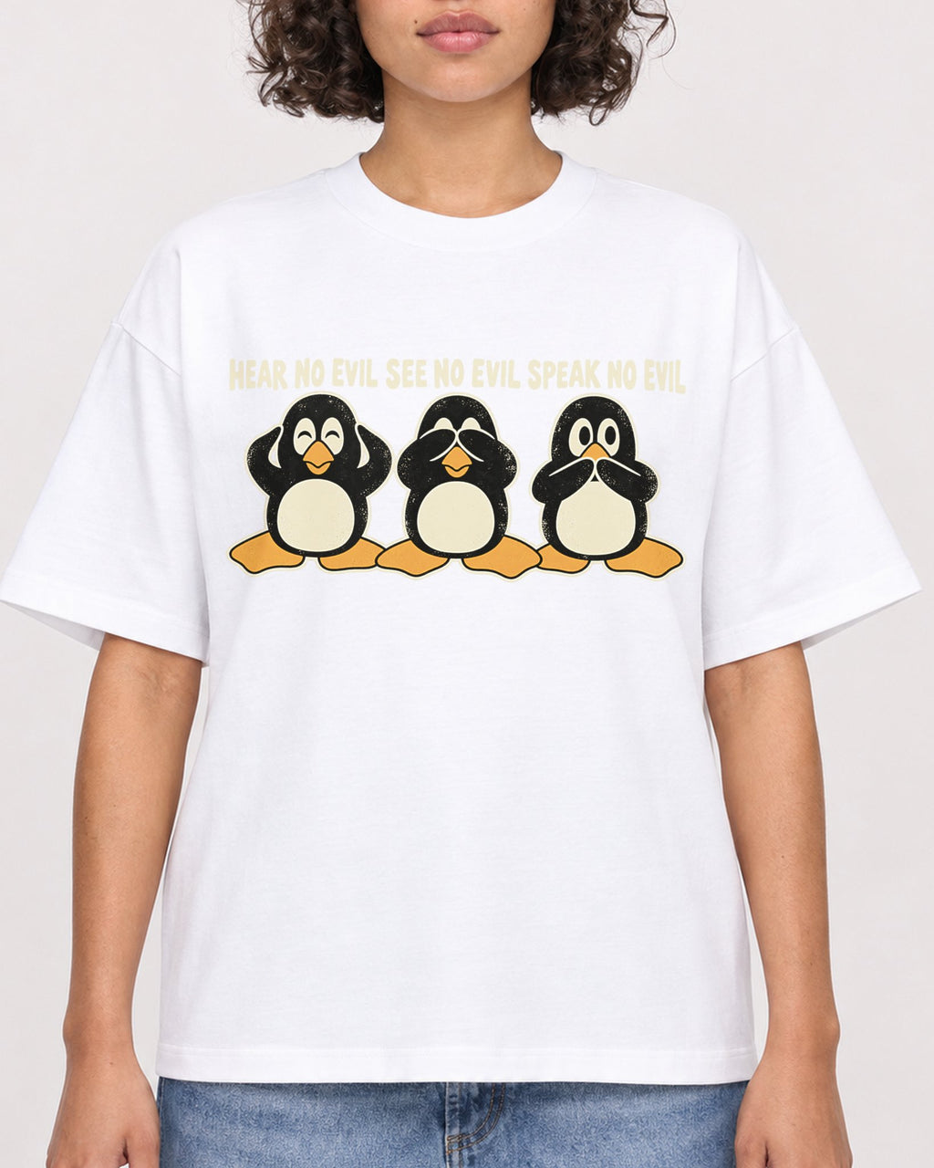 Mockup Boxy Heavyweight Tee White female close-up 40