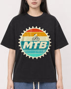 Mockup Boxy Heavyweight Tee Black female close-up 01