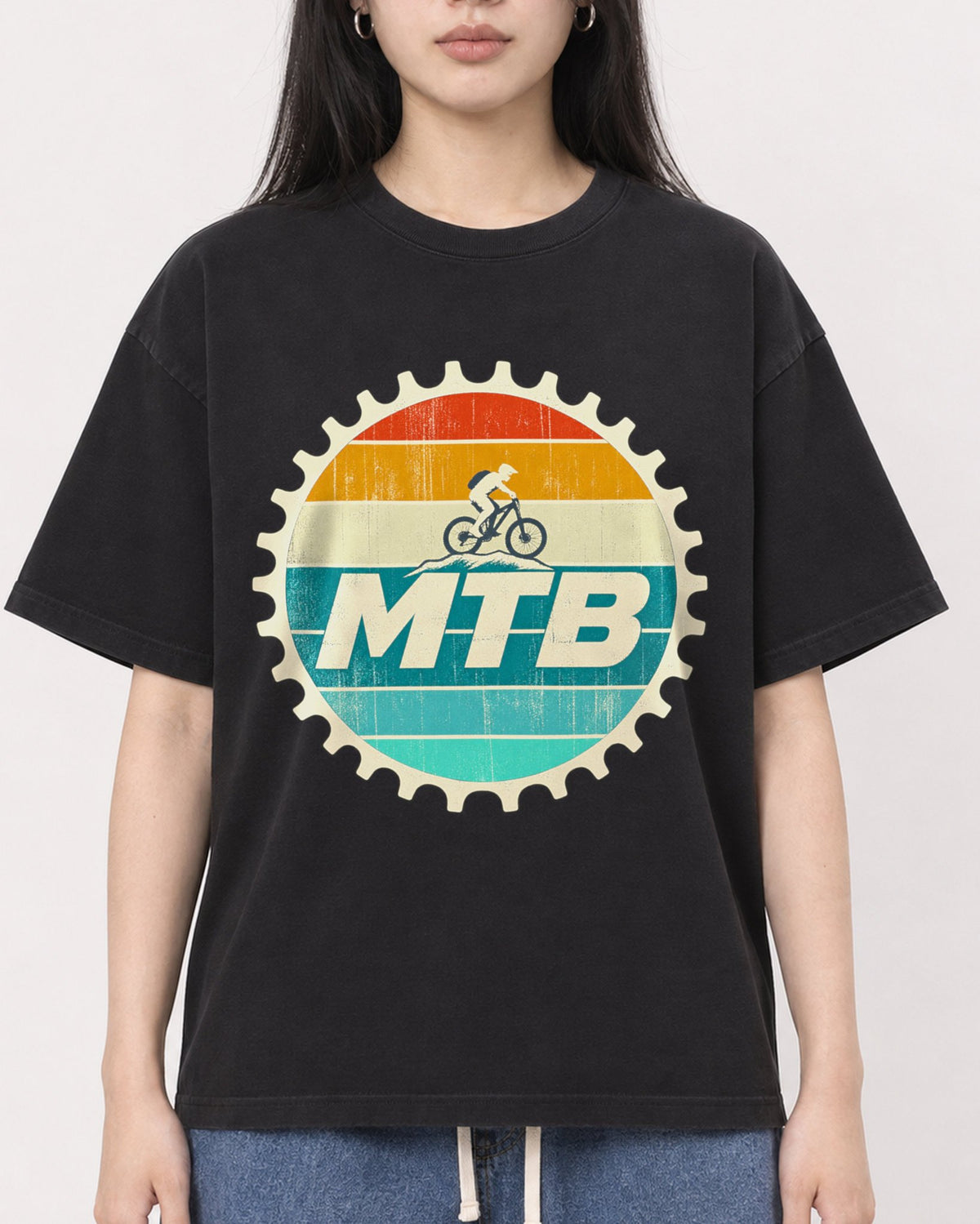 Mockup Boxy Heavyweight Tee Black female close-up 01