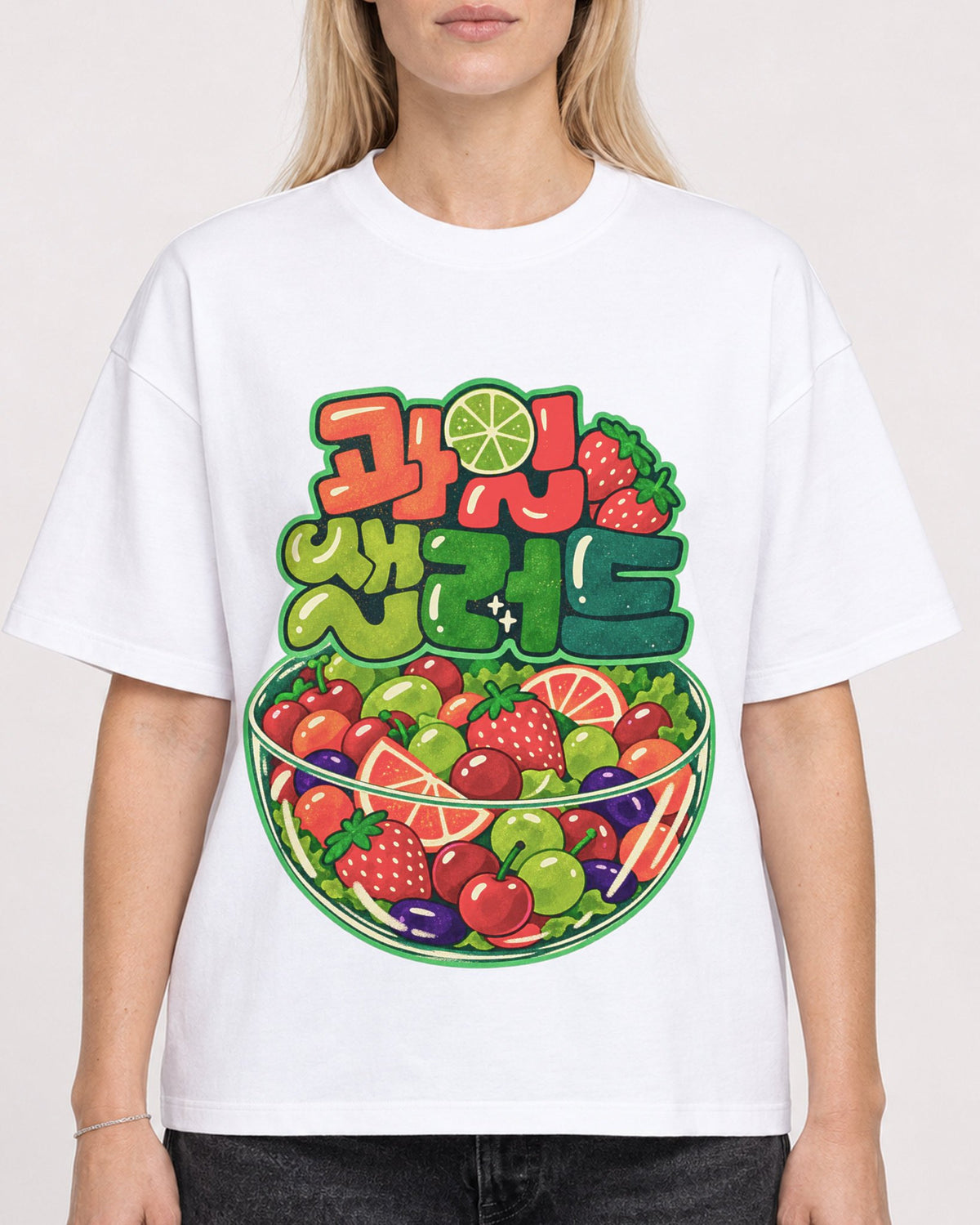 Mockup Boxy Heavyweight Tee White female close-up 08