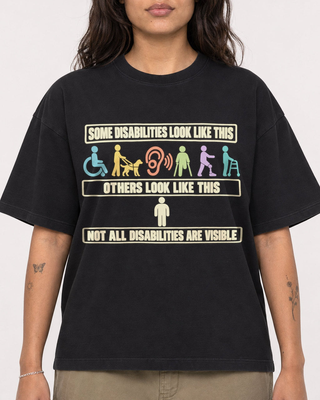 Mockup Boxy Heavyweight Tee Black female close-up 06