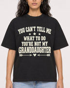 Mockup Boxy Heavyweight Tee Black female close-up 07