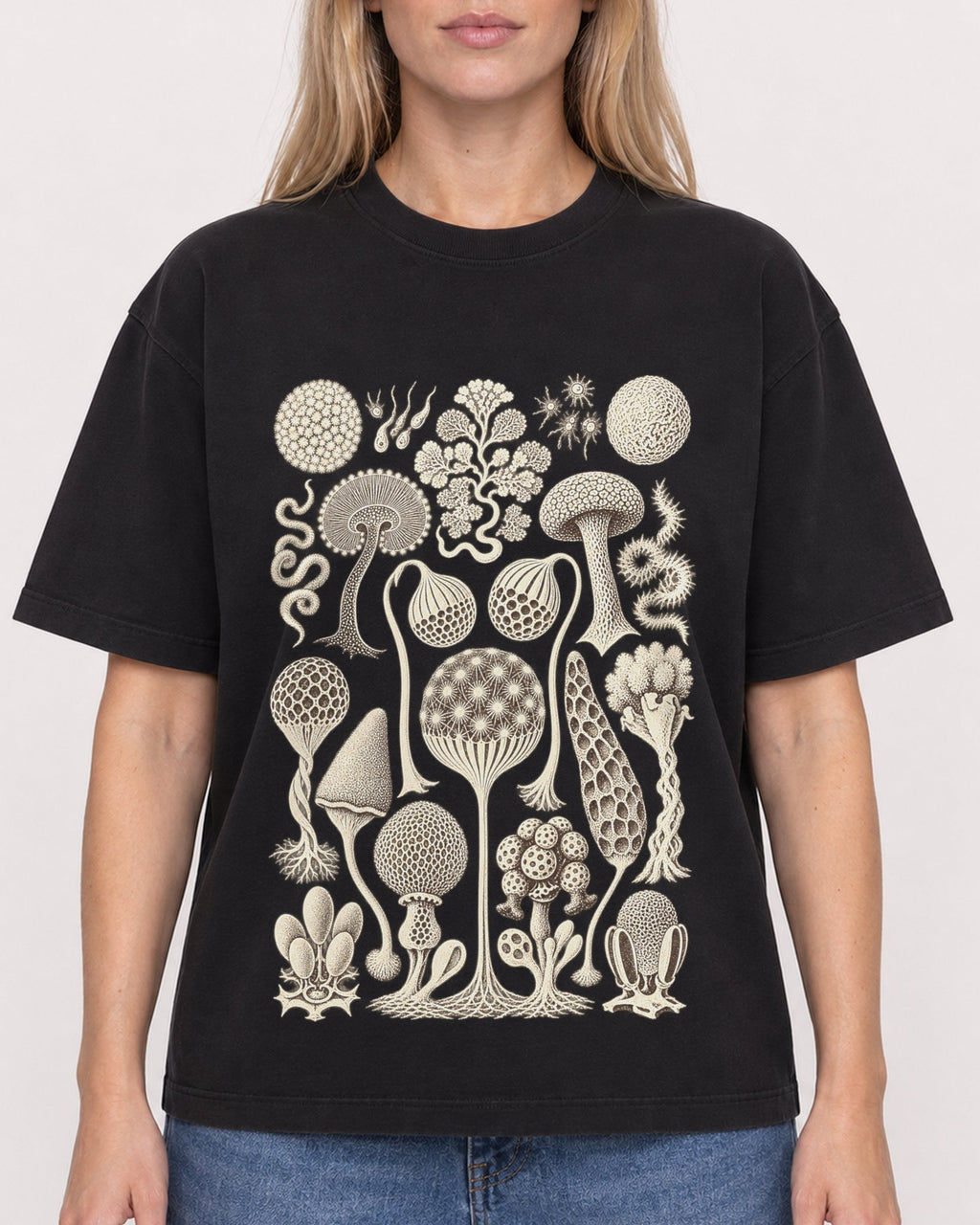 Mockup Boxy Heavyweight Tee Black female close-up 08