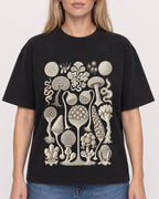 Mockup Boxy Heavyweight Tee Black female close-up 08