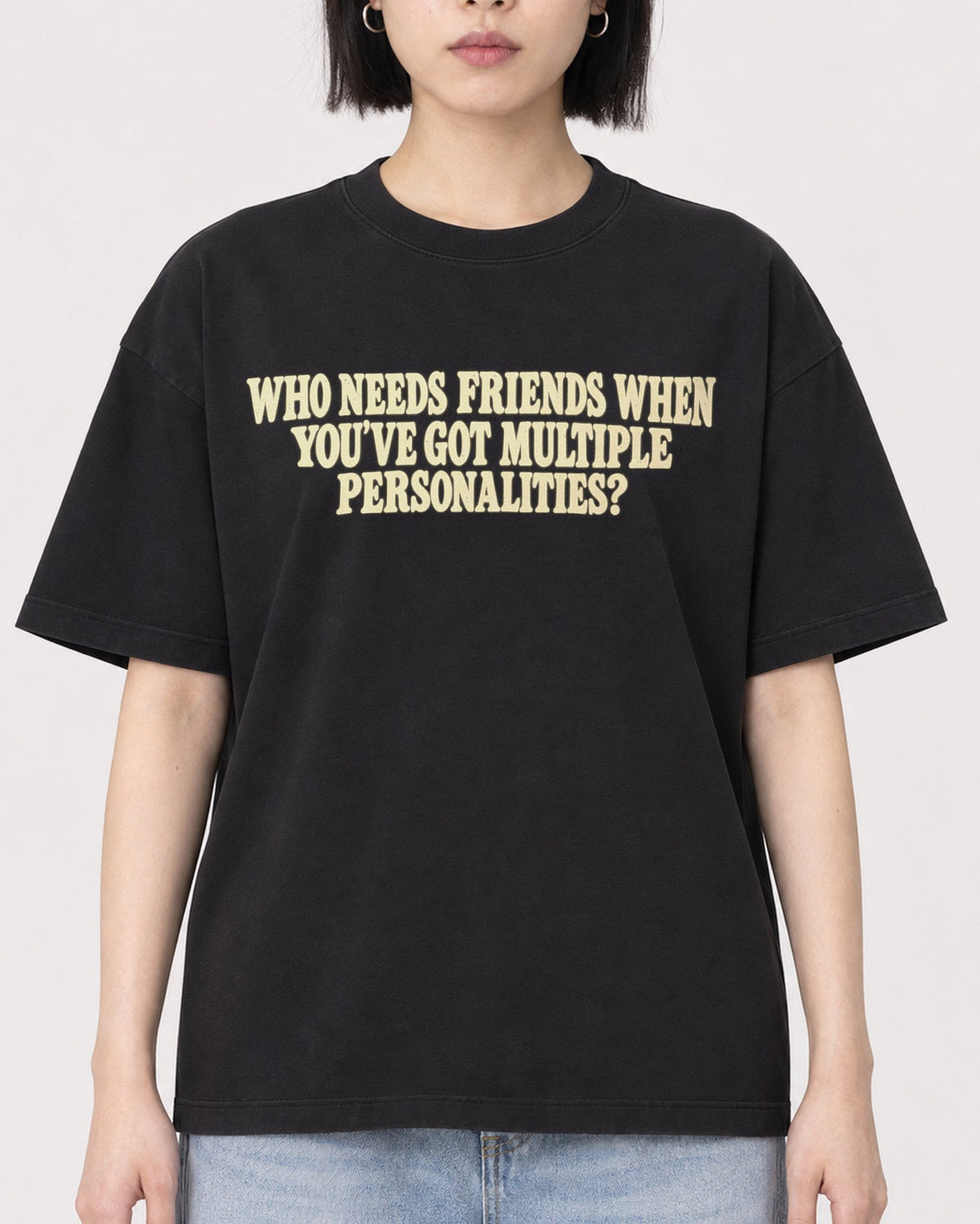 Mockup Boxy Heavyweight Tee Black female close-up 11