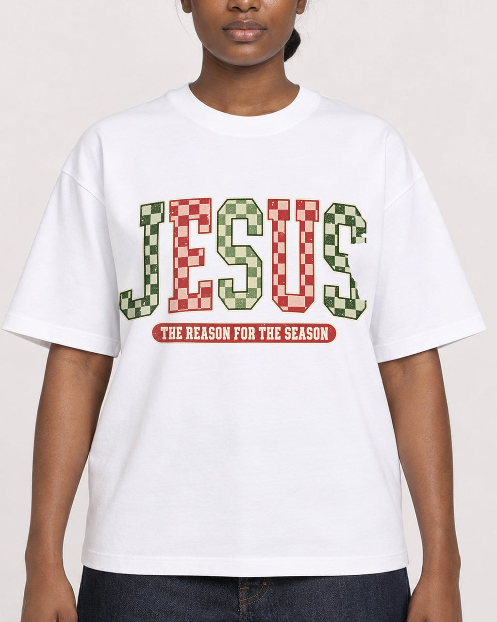 Mockup Boxy Heavyweight Tee White female close-up 34