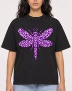Mockup Boxy Heavyweight Tee Black female close-up 07