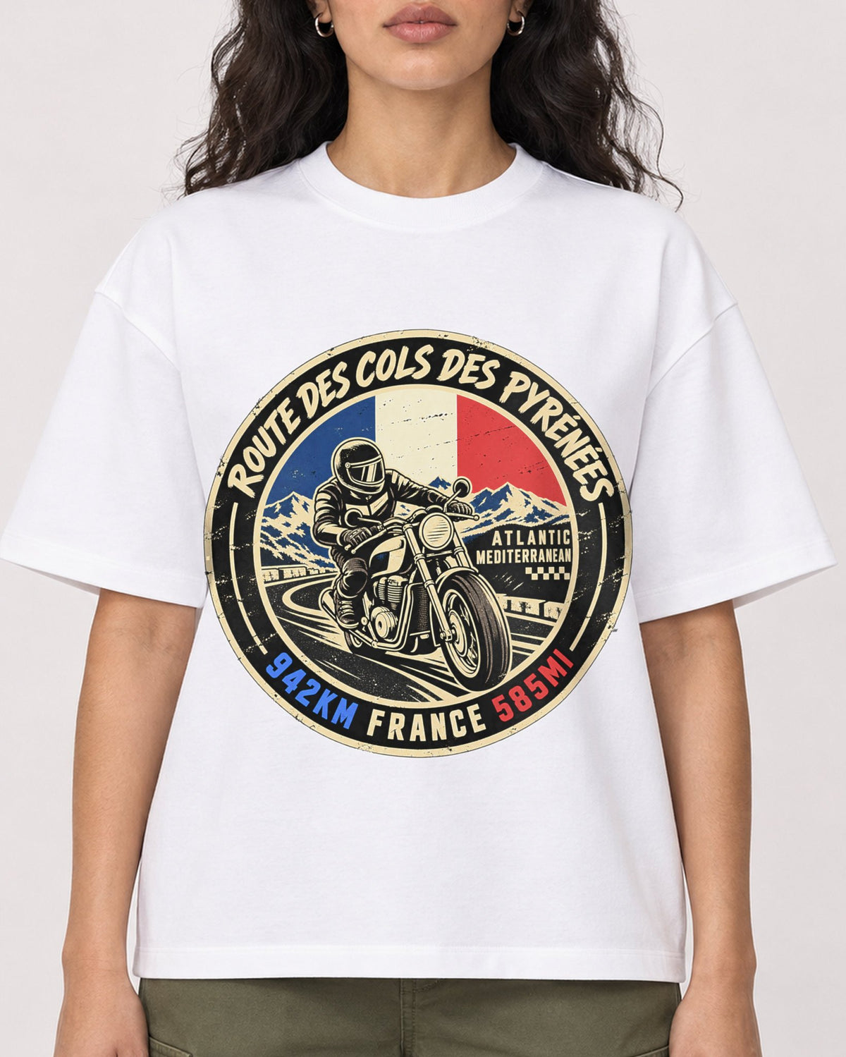 Mockup Boxy Heavyweight Tee White female close-up 07
