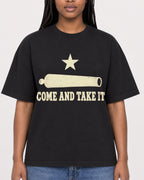 Mockup Boxy Heavyweight Tee Black female close-up 04
