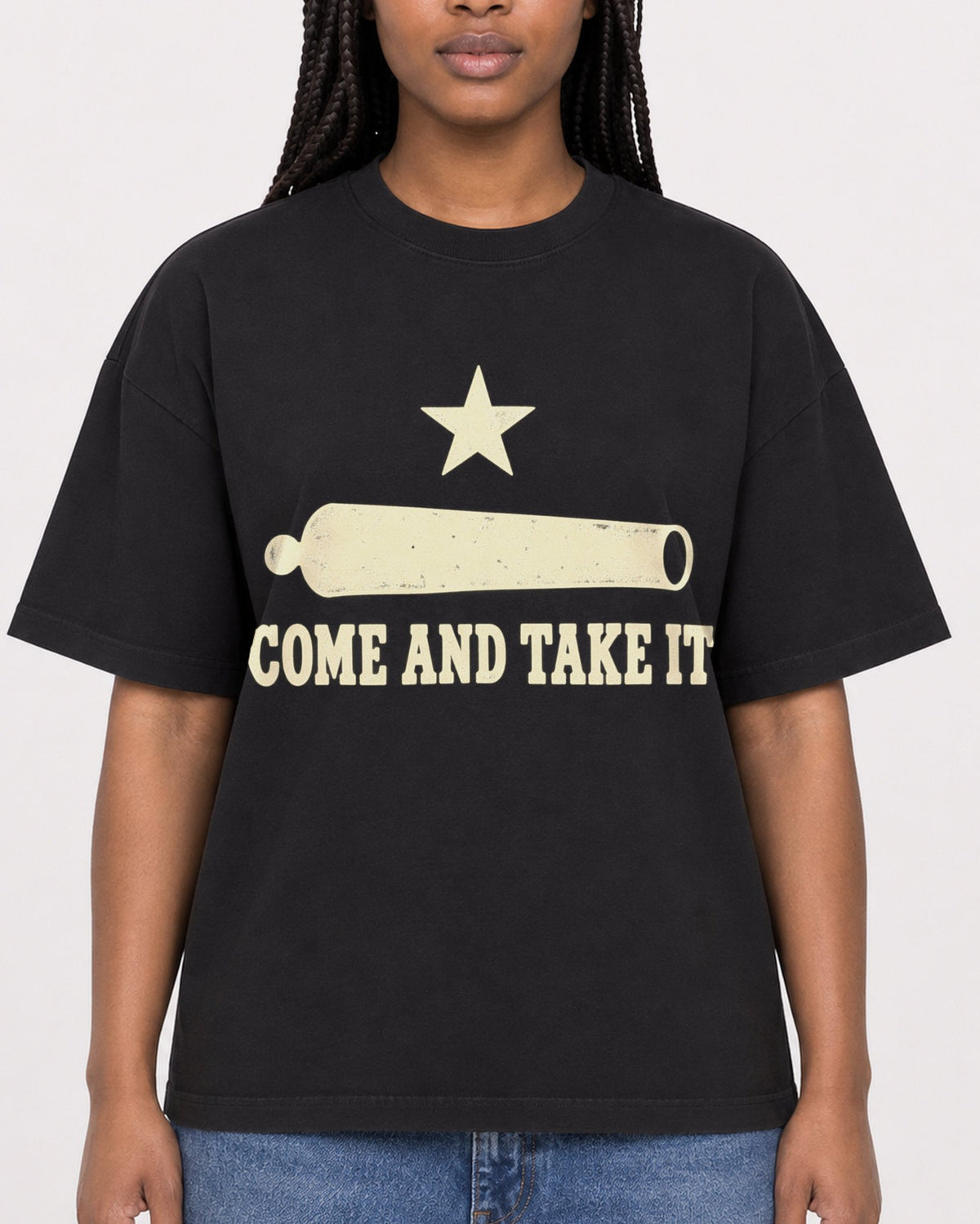 Mockup Boxy Heavyweight Tee Black female close-up 04