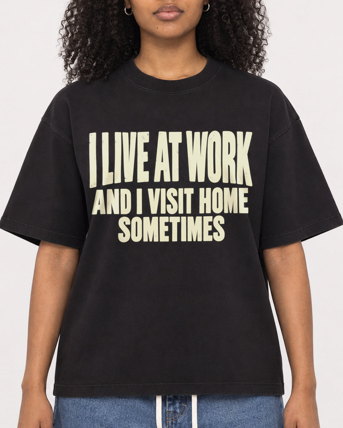Mockup Boxy Heavyweight Tee Black female close-up 05