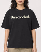 Mockup Boxy Heavyweight Tee Black female close-up 02