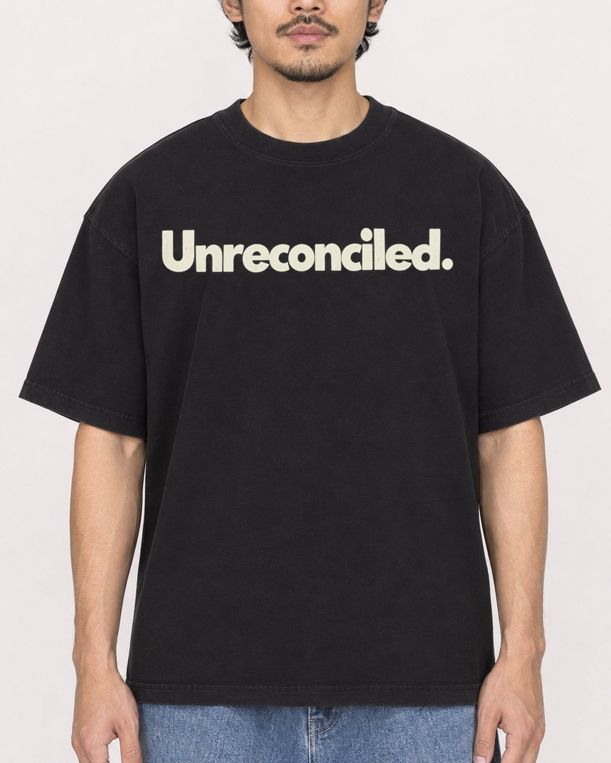 Mockup Boxy Heavyweight Tee Black male close-up 02