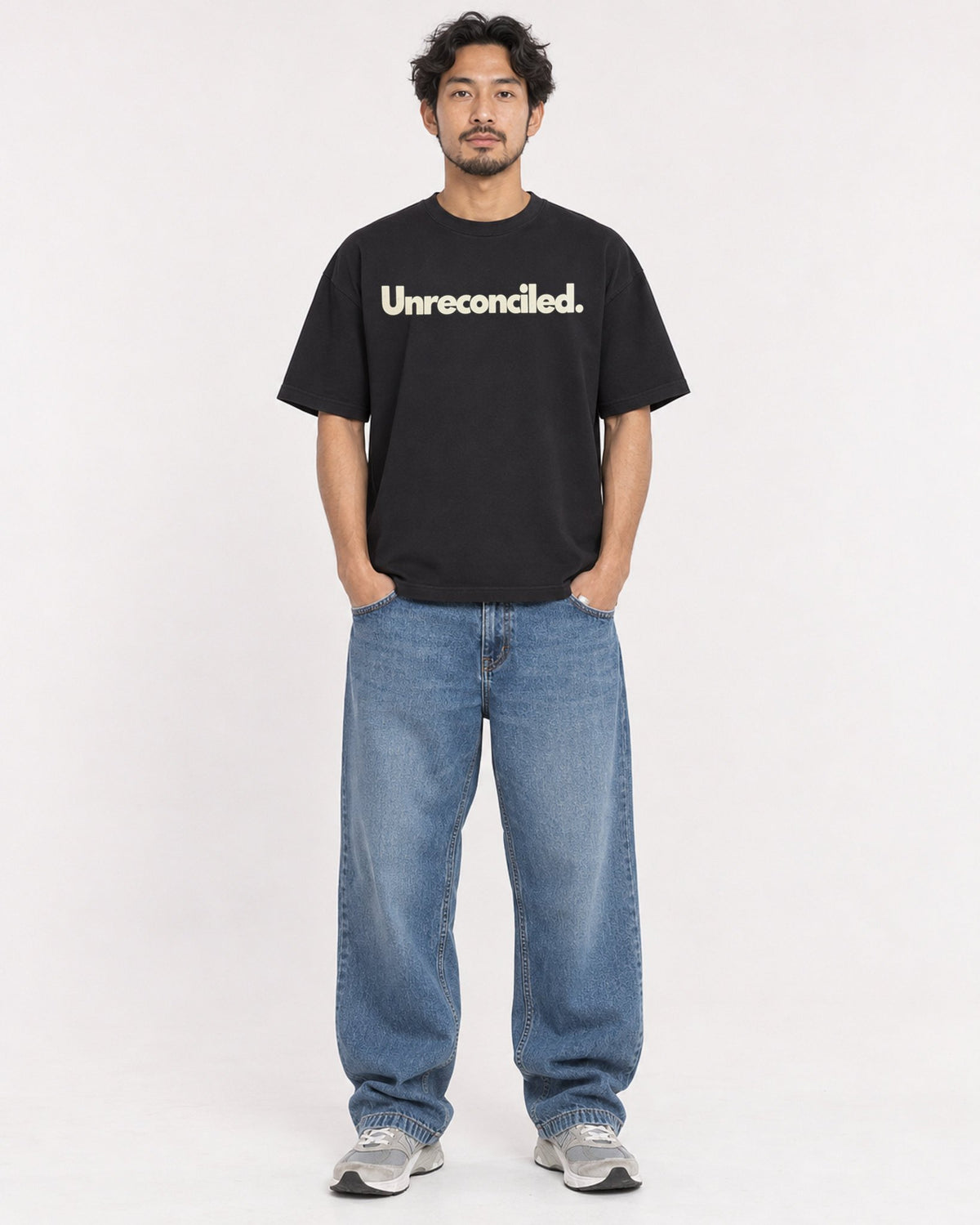 Mockup Boxy Heavyweight Tee Black male full-body 02