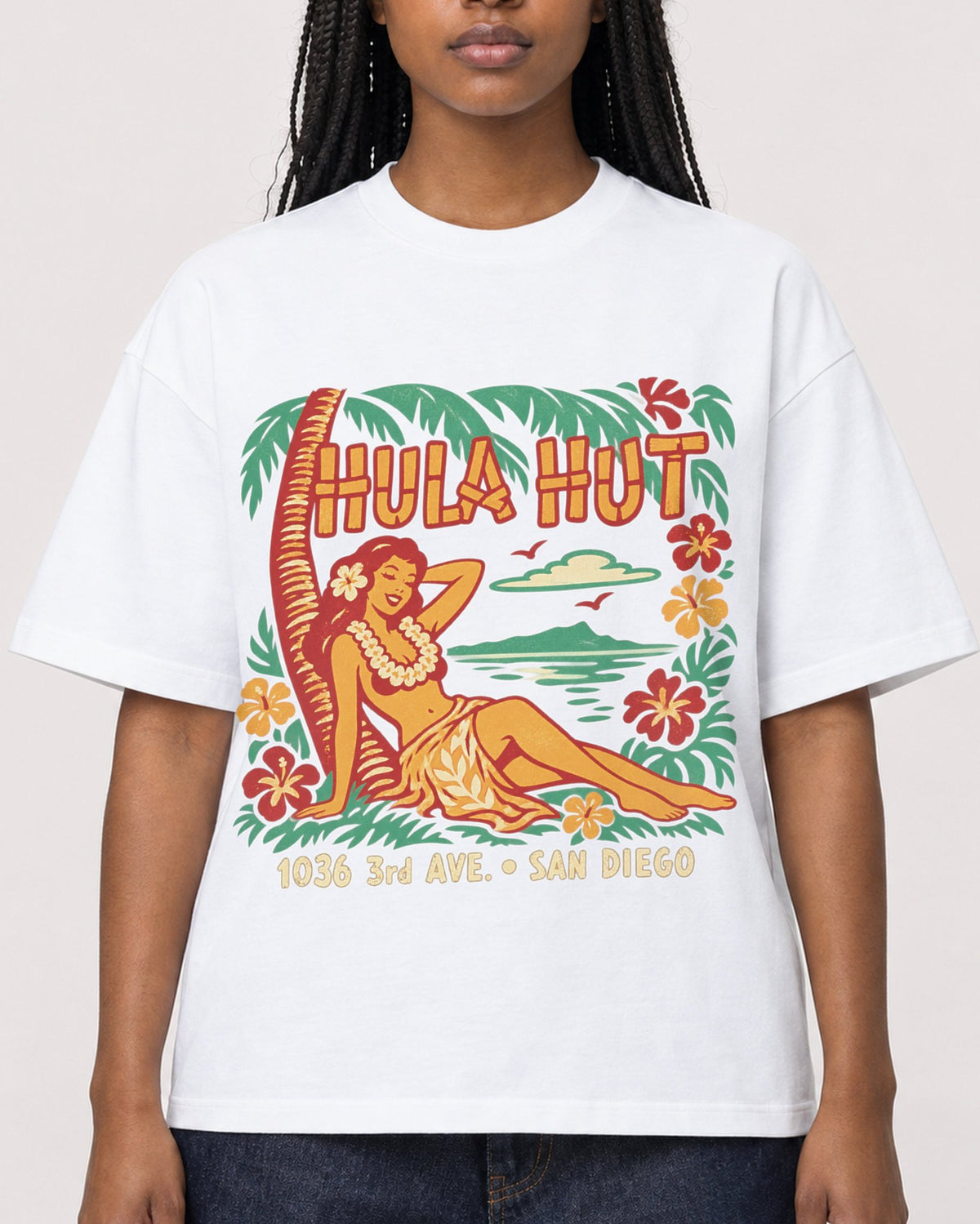 Mockup Boxy Heavyweight Tee White female close-up 04