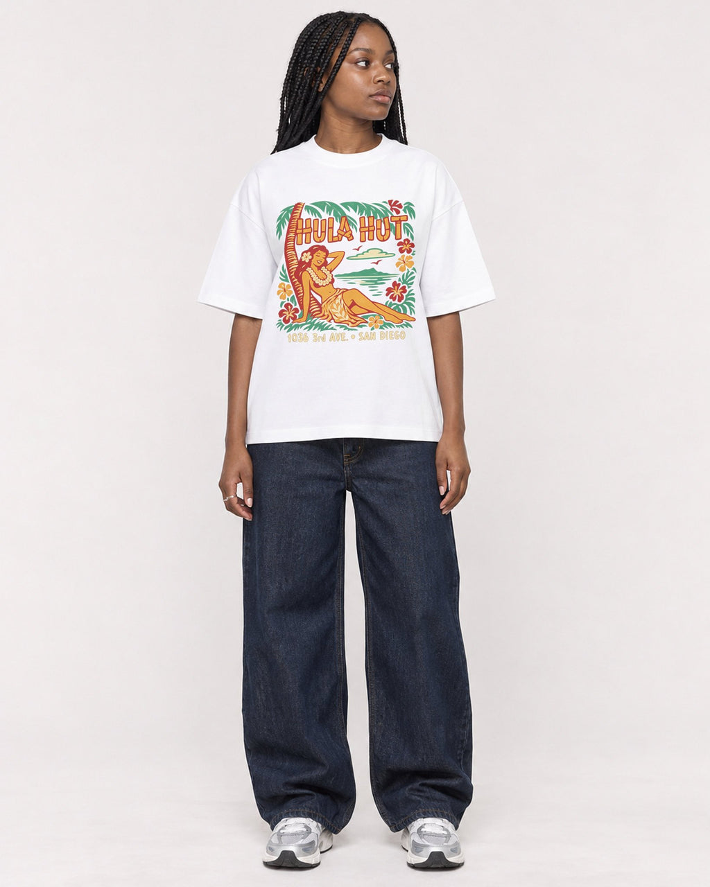 Mockup Boxy Heavyweight Tee White female full-body 04