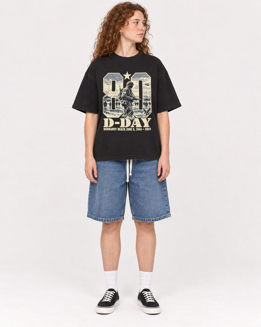 Mockup Boxy Heavyweight Tee Black female full-body 09