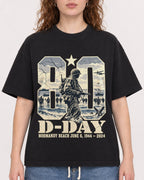Mockup Boxy Heavyweight Tee Black female close-up 09