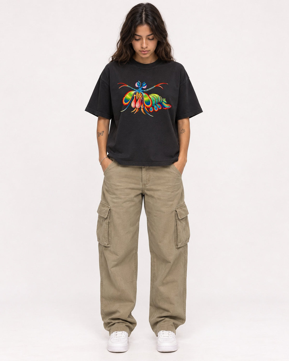 Mockup Boxy Heavyweight Tee Black female full-body 06