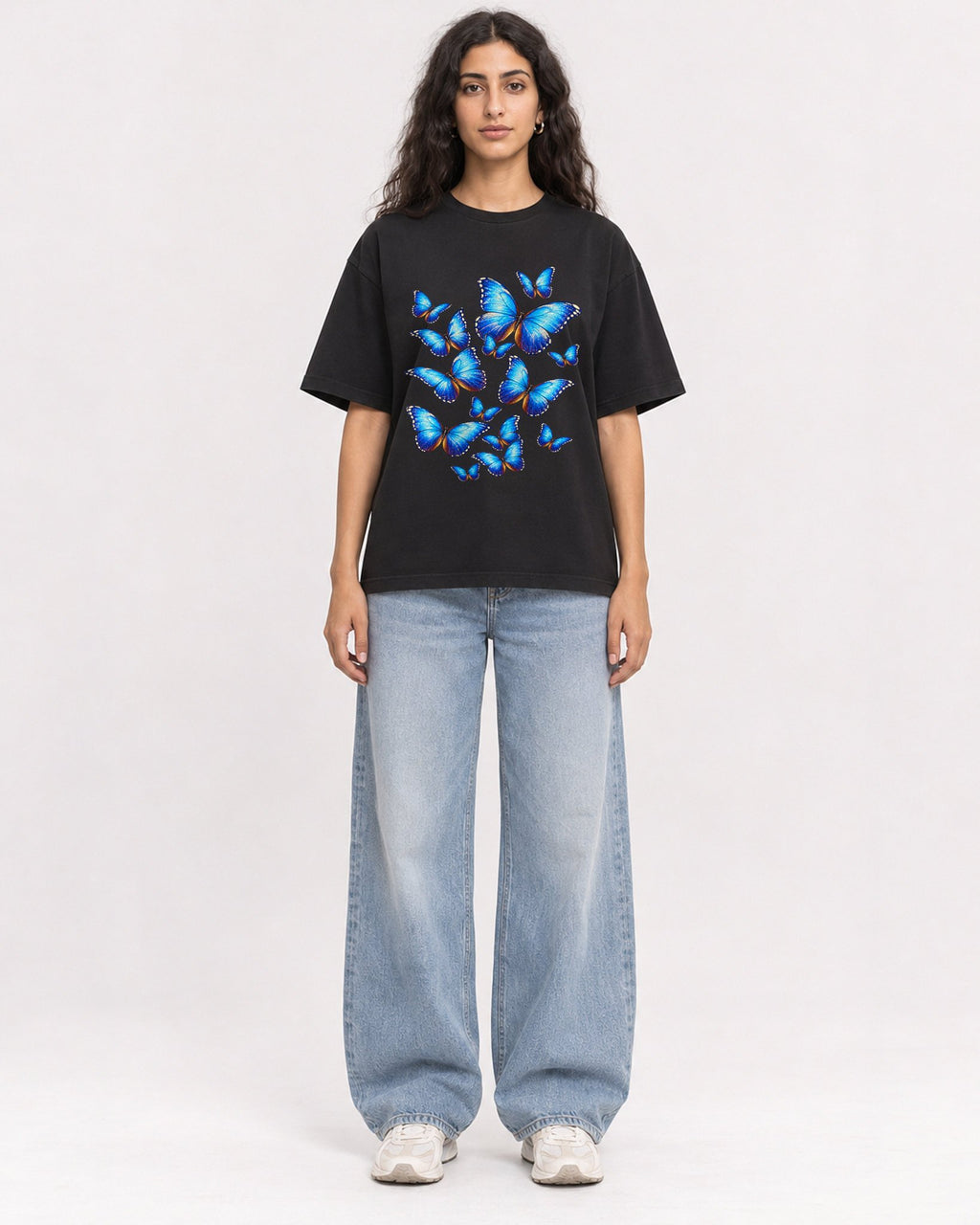 Mockup Boxy Heavyweight Tee Black female full-body 07