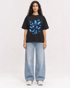 Mockup Boxy Heavyweight Tee Black female full-body 07