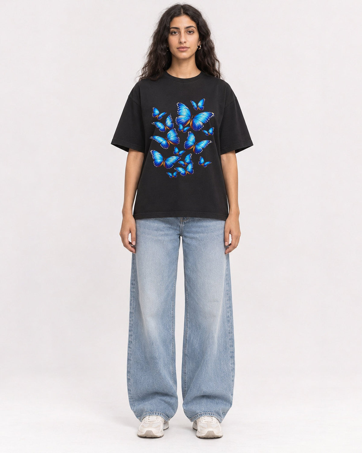 Mockup Boxy Heavyweight Tee Black female full-body 07