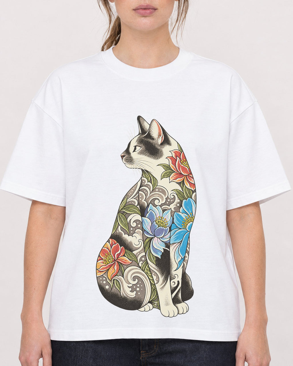 Mockup Boxy Heavyweight Tee White female close-up 29
