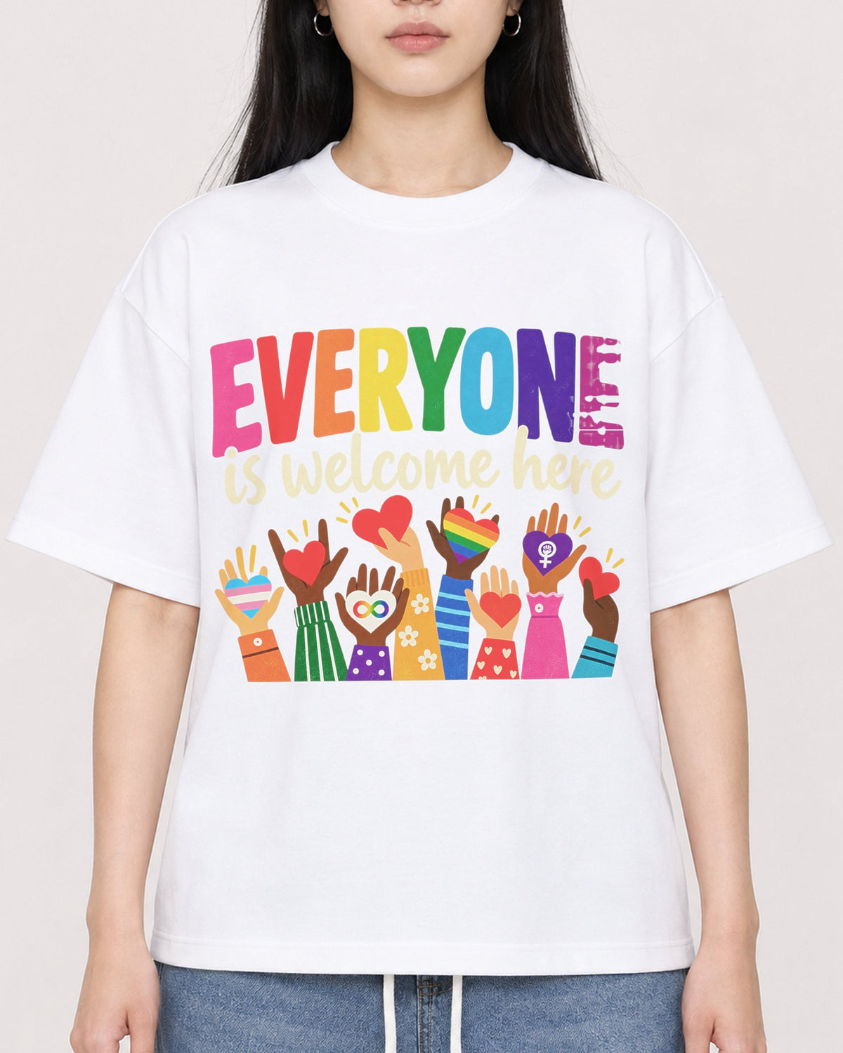 Mockup Boxy Heavyweight Tee White female close-up 01